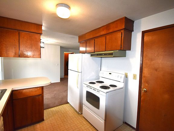 4th image of 865 E St #0
