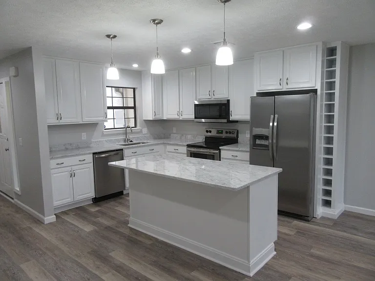 1345 Capri Dr — Photo 4