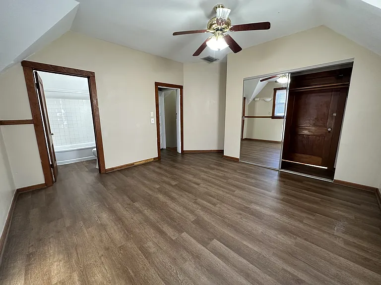 975 N Church St — Photo 11