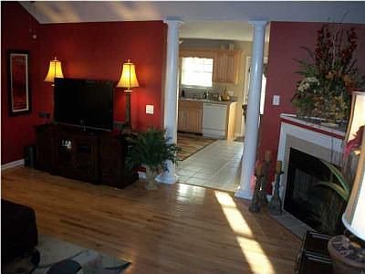 5th image of 163 Gladstone Dr