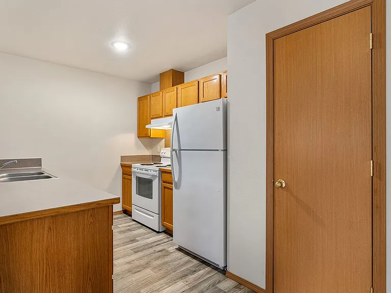 804 Sussex Ave E — Photo 25