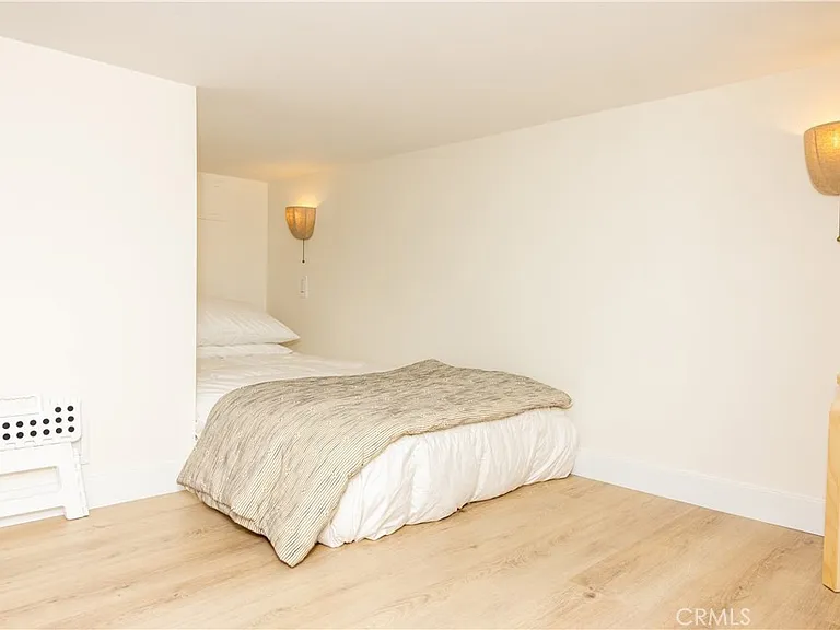 160 Avenida Florencia #C — Photo 9