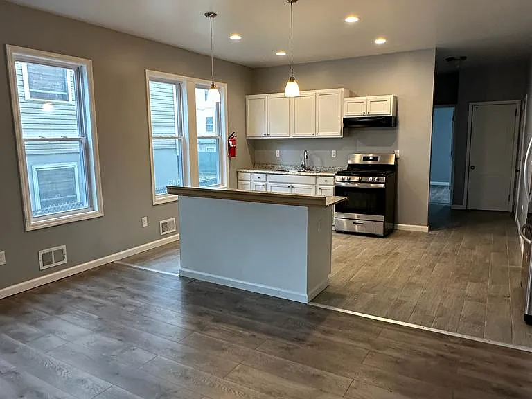 43 Schley St #1R — Photo 22