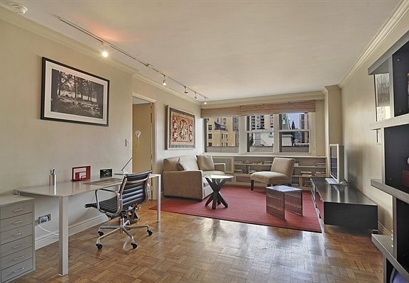 5th image of 210 E 15th St APT 9M