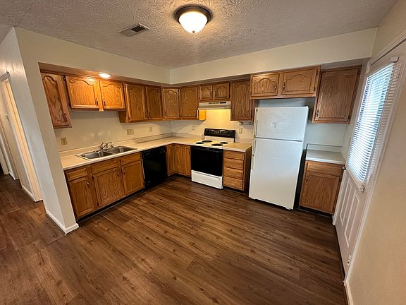 4th image of 151 Heather Ln