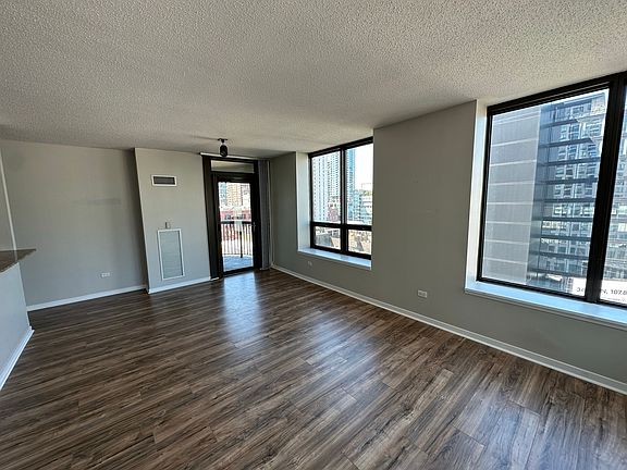 3rd image of 400 N La Salle Dr APT 1101