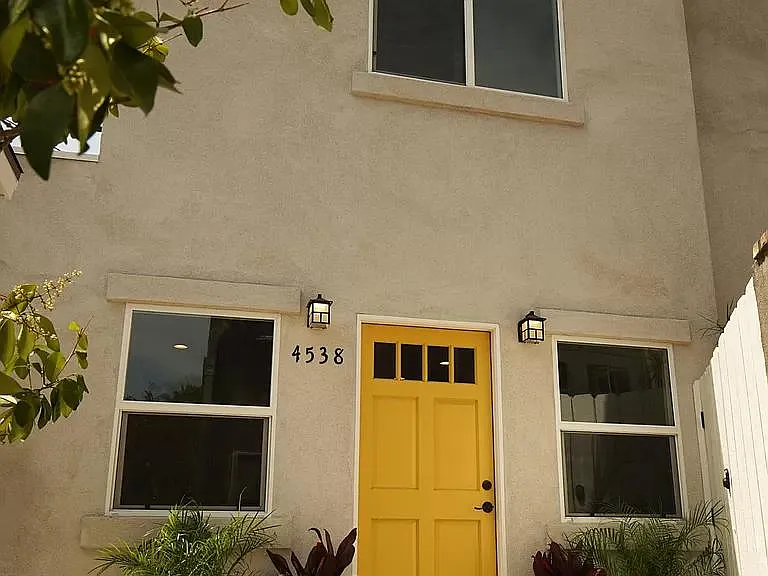 4538 Ambrose Ave — Photo 1