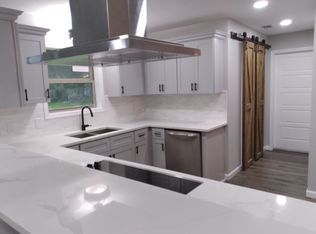 319 W Pineshadows Dr, Sour Lake, TX 77659