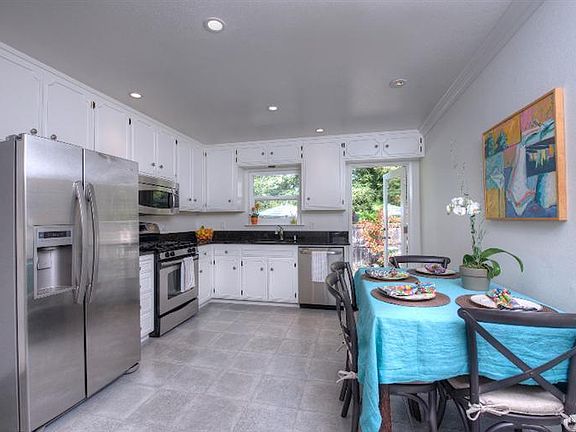 3rd image of 15 Chanticleer Street
