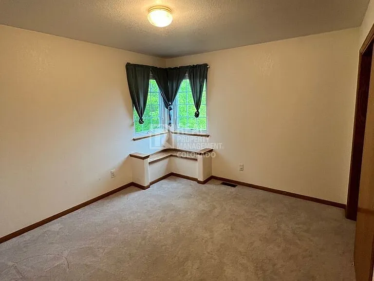 2511 Glendale Ct — Photo 16