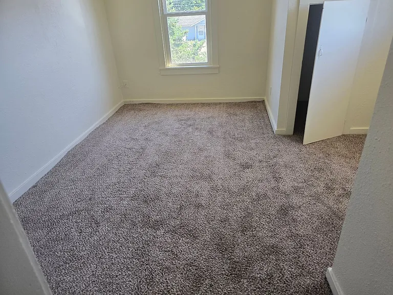 403 De Barr Ave — Photo 2