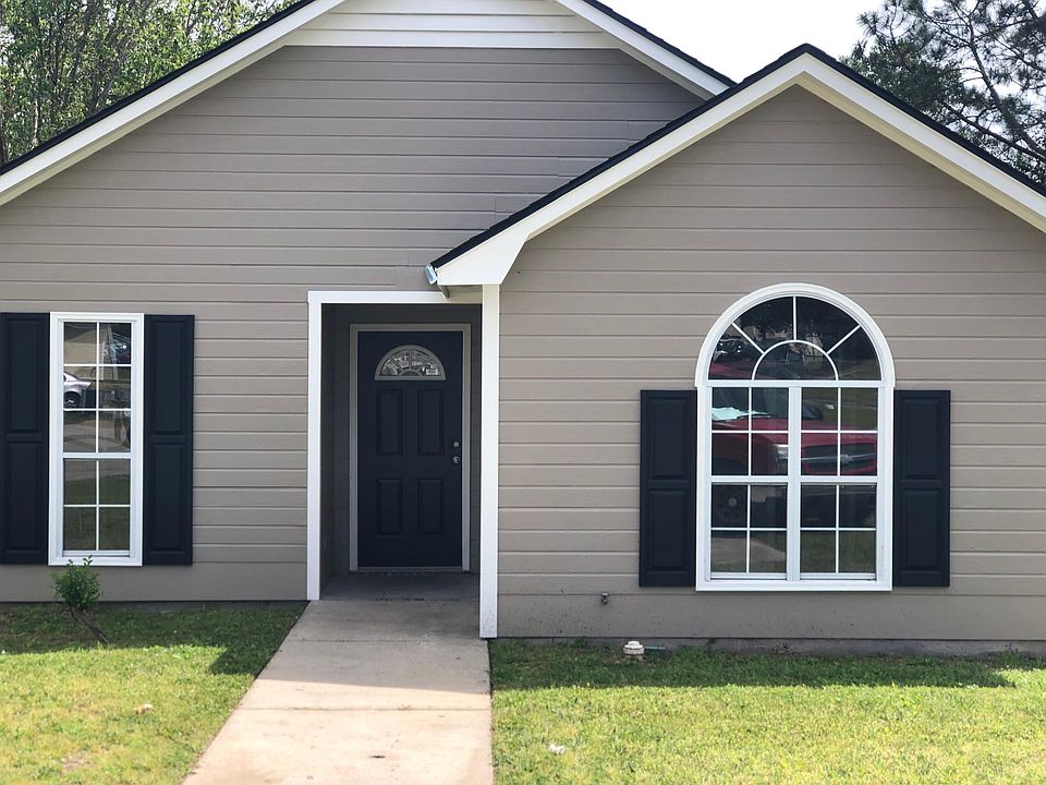 Front view of home
