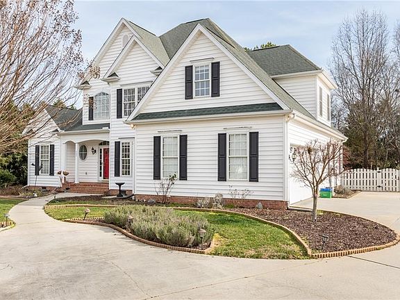 5th image of 209 Selsea Dr