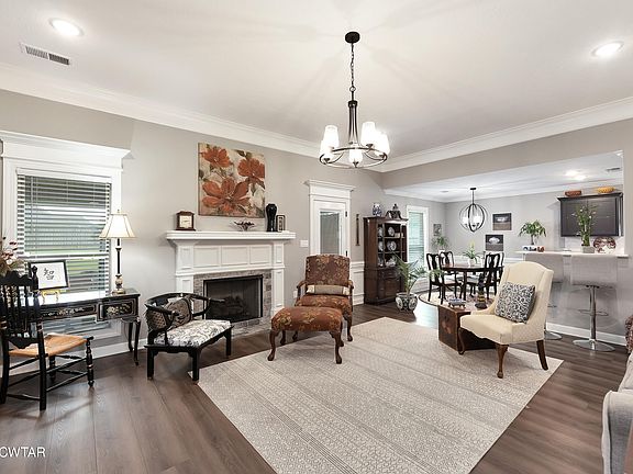 3rd image of 102 Gatewick Dr