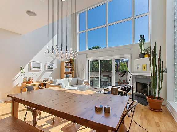 4th image of 1324 N Greenview Ave #Penthouse