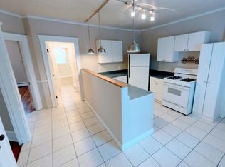 864 Riverside Dr #1R, Methuen, MA 01844