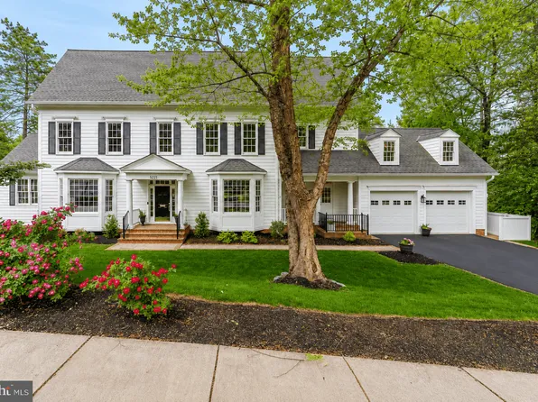 5221 Locust Ave, Bethesda, MD 20814