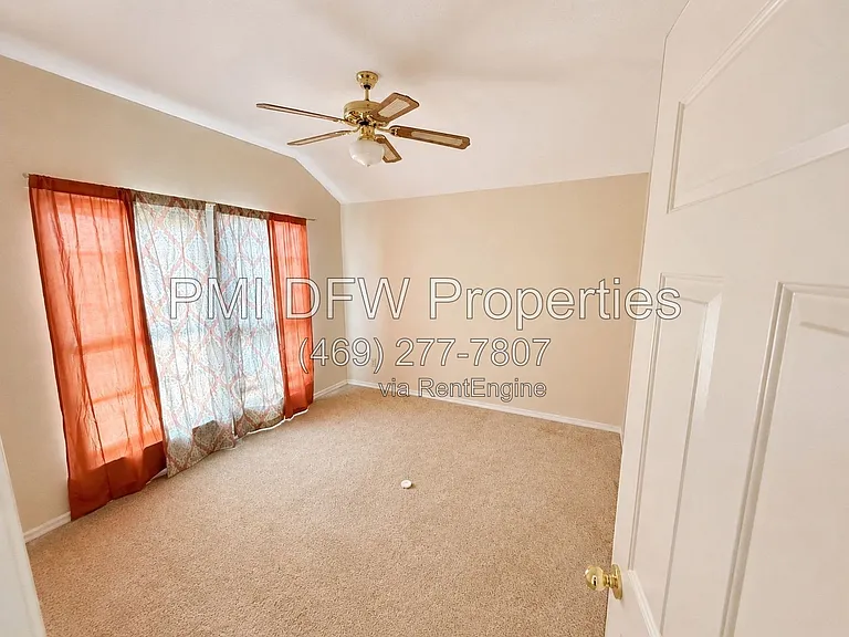 2332 Boardwalk Dr — Photo 9