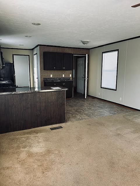 2nd image of 199 Lakeshore Cir
