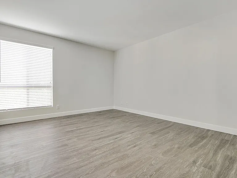 117 Pacific St. in Sant Monica - 1 block to the beach and Main St! — Photo 27