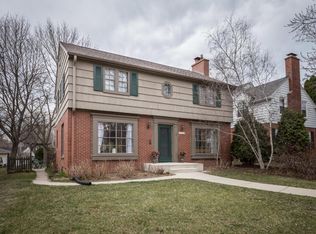 2141 Swan Blvd, Wauwatosa, WI 53226