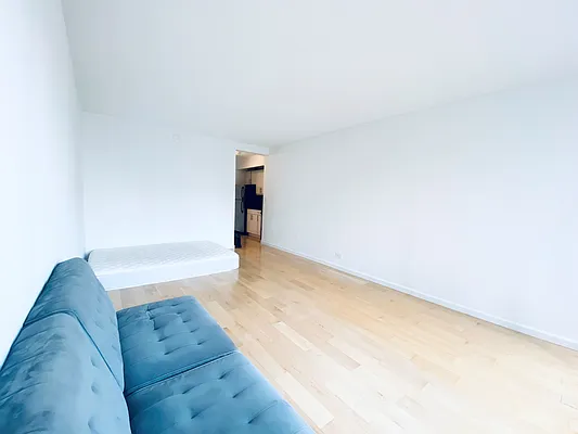 Rented by RELO REDAC INC. | media 3