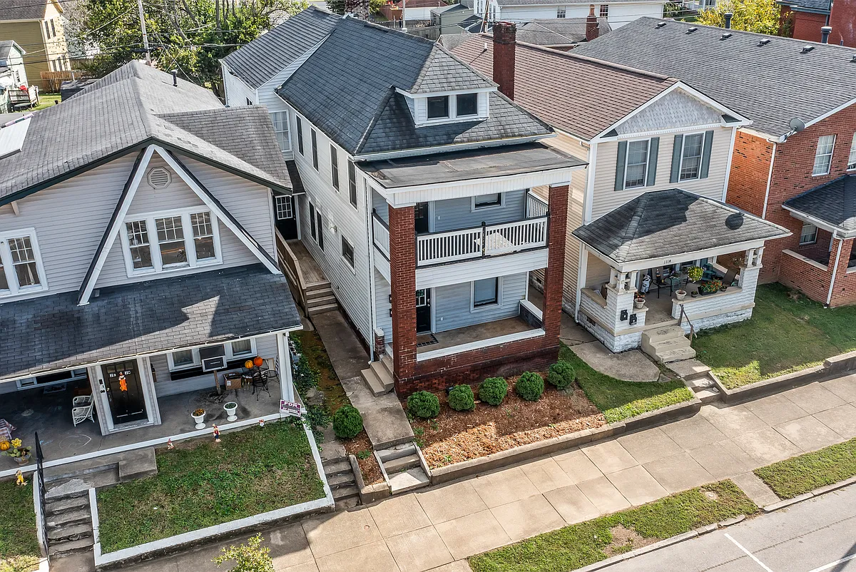 Building Photo - 1112 E Spring St #1