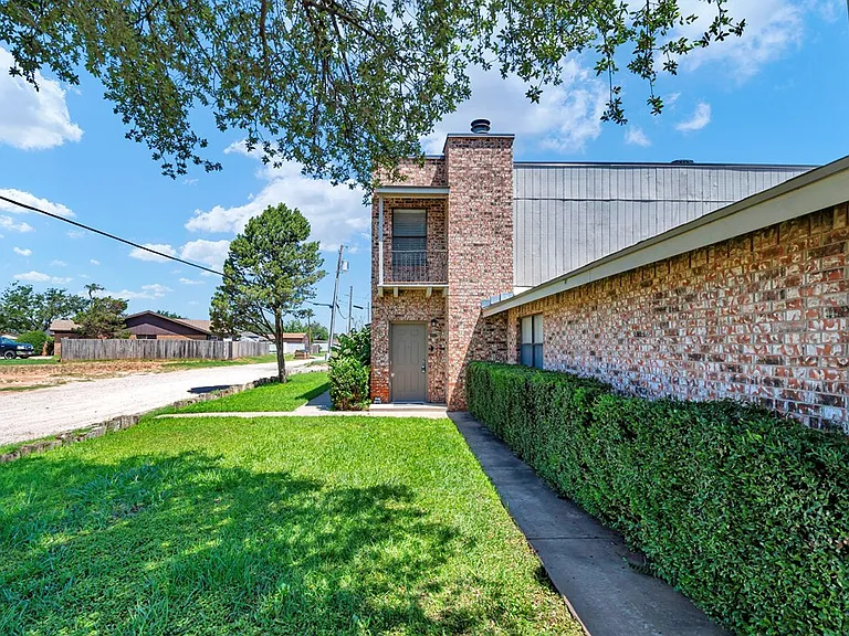 424 W Pecan Ave #B — Photo 5
