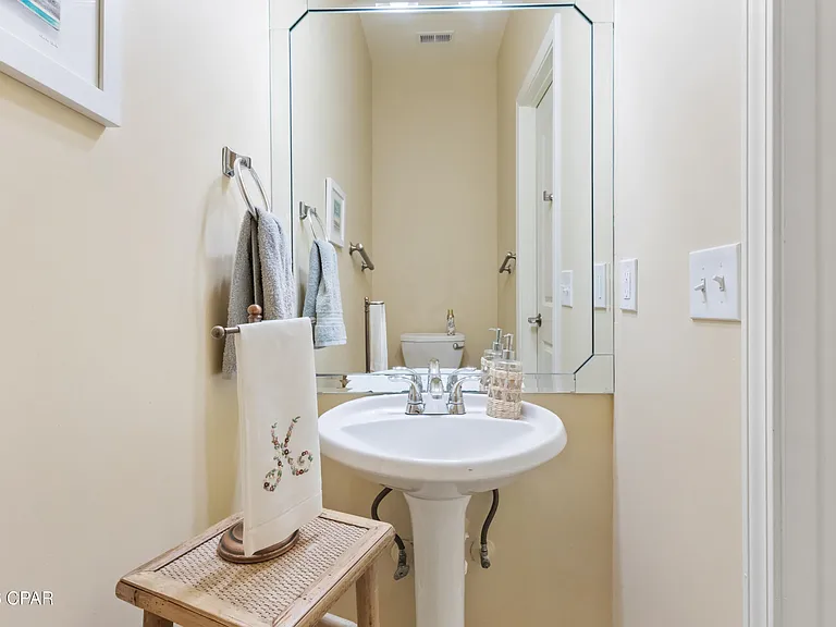 3243 Country Club Dr — Photo 23