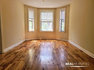 550 W Aldine Ave #S1, Chicago, IL 60657