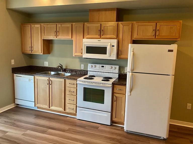 200 E Maple St — Photo 406
