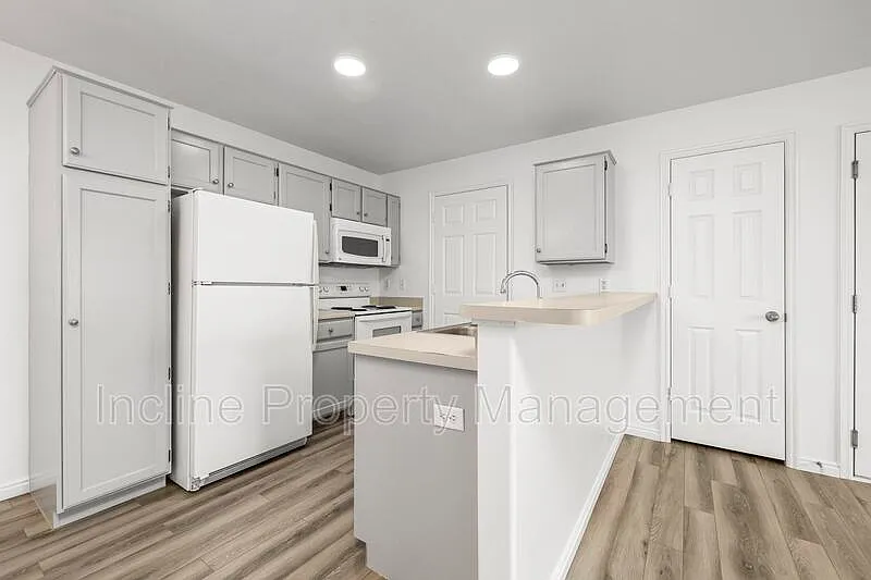 3 bed, 2.0 bath, 1200 sqft, $1,650 — Photo 3
