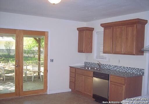 3rd image of 122 Trail Wood