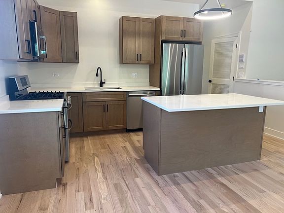 2nd image of 3025 W Ainslie St #2A