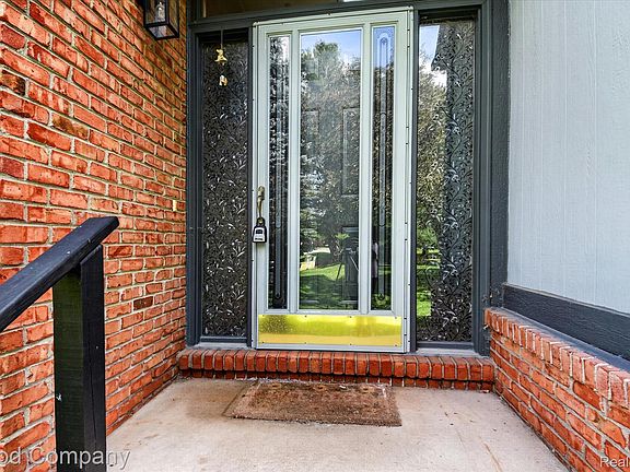 5th image of 2701 Lochmoor Blvd
