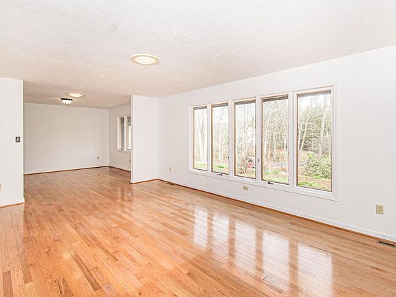 4th image of 3343 Indian Meadow Dr