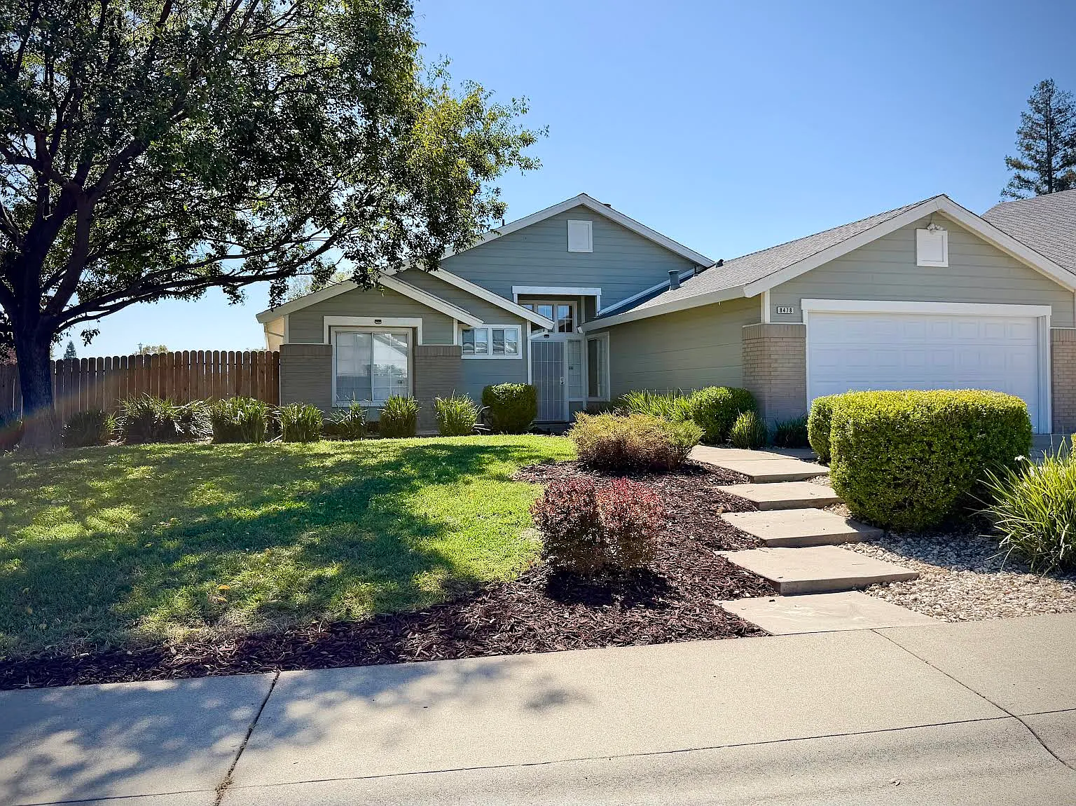 3 bed, 1400 sqft, $2,700 — Photo 1