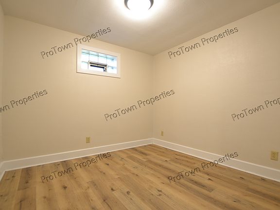 3rd image of 400 Siegmund St APT C