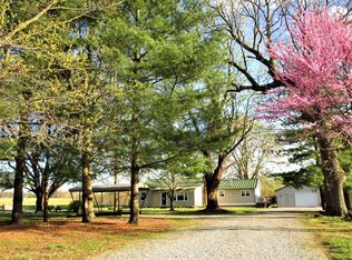 637 County Road 1032 N, Carmi, IL 62821