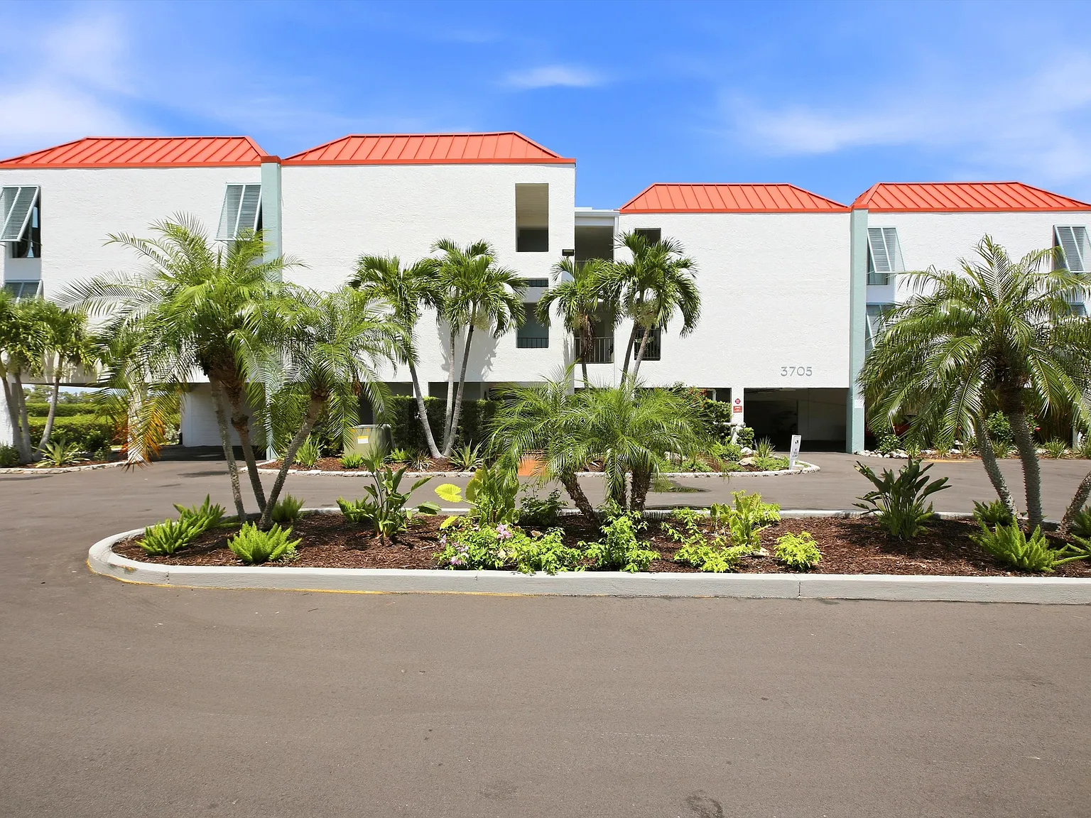 2 bed, 1121 sqft, $3,200 — Photo 2