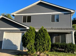 527 Milton Dr, Naperville, IL 60563