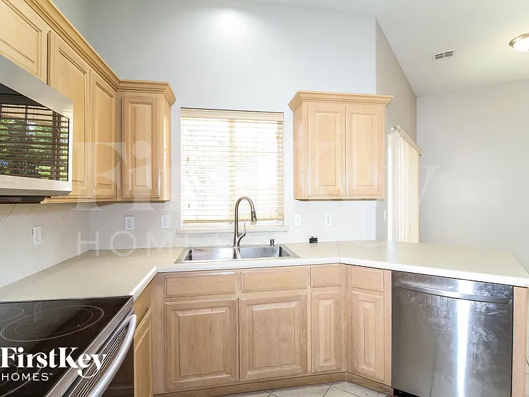 732 Taber Ln — Photo 6