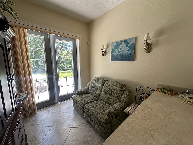 334 W Pearson St — Photo 3