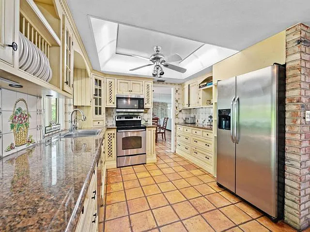 4620 NE 25th Ave — Photo 13