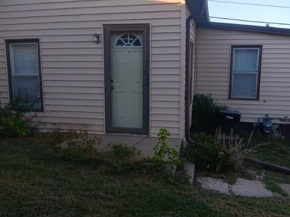 318 1/2 Pine St, Omaha, NE 68108