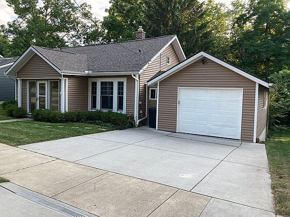 Extra deep Garage (24 feet)