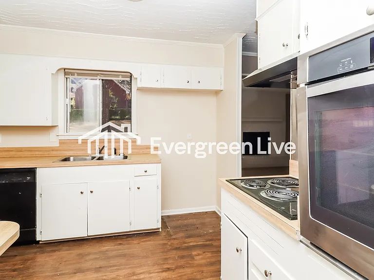 955 Briarwood Dr — Photo 7