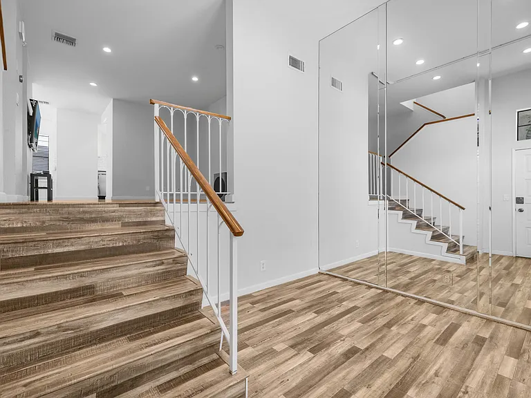 412 N Bushnell Ave #C — Photo 3