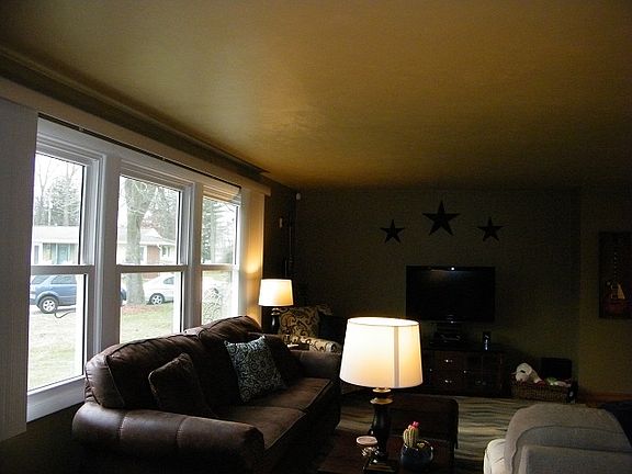 3rd image of 6 Essex Ln