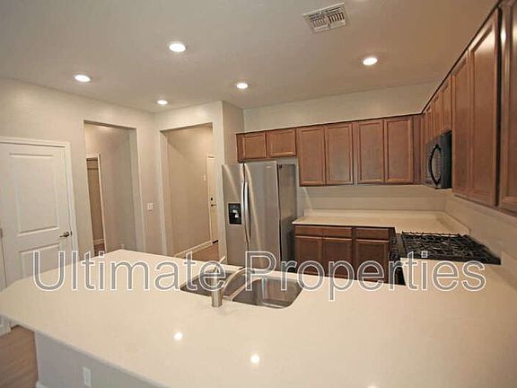4th image of 20238 W Buchanan St